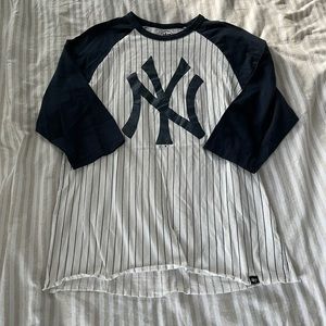Yankees shirt